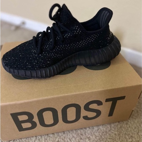 Yeezy Boost 350 V2 ‘Oreo’ - Picture 2 of 4